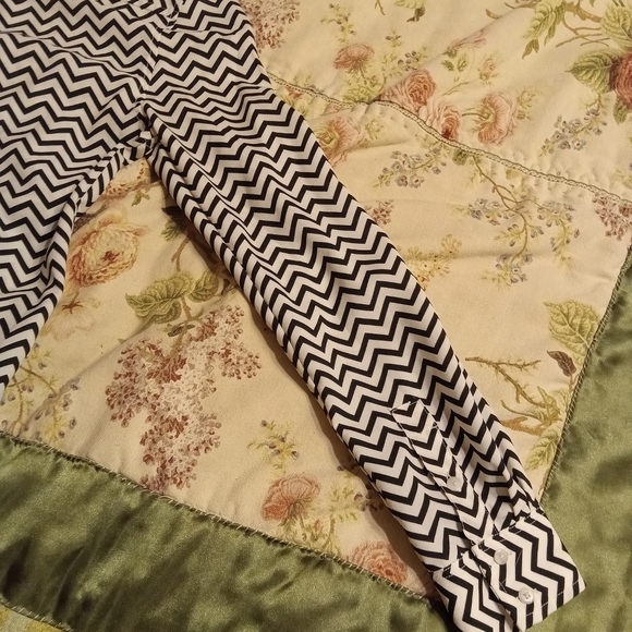 American Eagle Outfitters Black and White Chevron Top - Picture 6 of 7